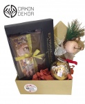 Cena: 3000 din Extra vagance diary with bookmafrk, Ferrero novogodišnja kugla sa slatkisima, novogodišnji ukras, upaovano u kutiju sa mašnom