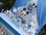 Dekoracija prvog rođendana tema beba Miki Maus