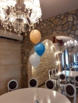 helijumski baloni za stolove za goste