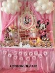 dekoracija Minnie Mouse za prvi rođendan